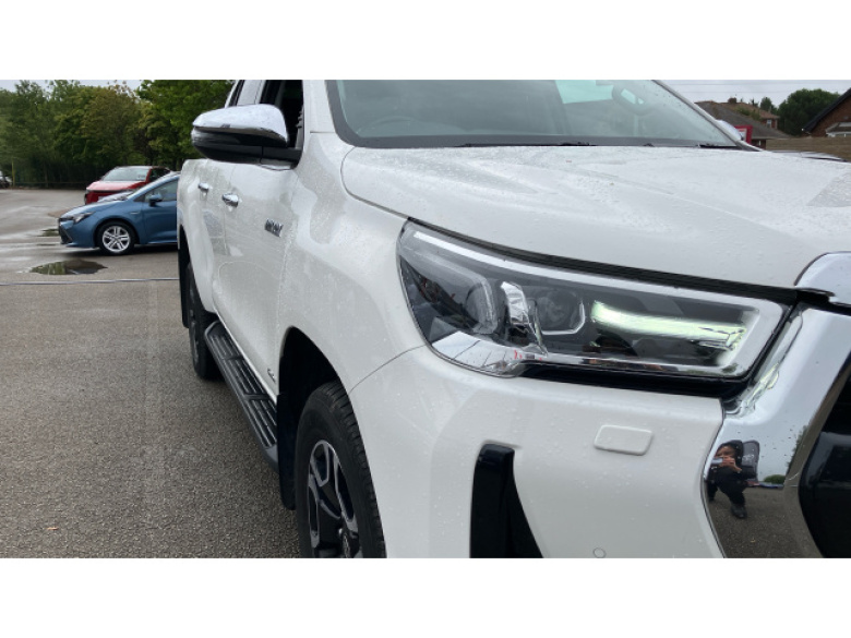 Toyota Hilux Diesel Invincible D/Cab Pick Up 2.8 D-4D Auto